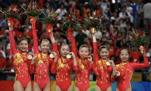 奥运观众席成名利场，荣耀与责任的交织舞台