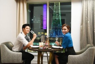 田亮否认与儿女在巴黎铁塔下卖货，真相与误解