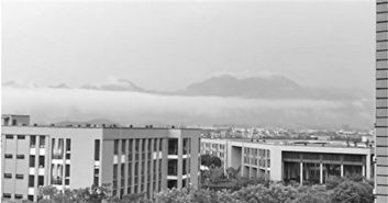 浙江惊现海市蜃楼，挖掘机在工作背后的神秘现象