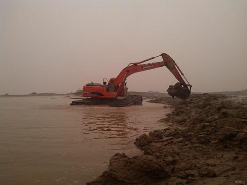 浙江惊现海市蜃楼，挖掘机在工作背后的神秘现象