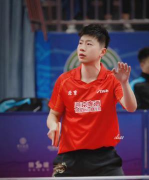 马龙为全红婵选购帽子的故事