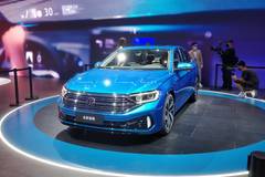 价格战硝烟再起，成都车展帕萨特降价至十三万引热议