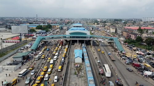 非洲姑娘圆了列车司机梦