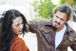 悲剧中的温情——男子持刀追妻，孩子拦住大喊，妈咪你走