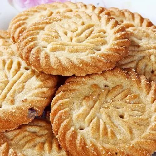 官方通报下的食物分化，教职工吃鲜肉与学生吃冻碎肉之谜