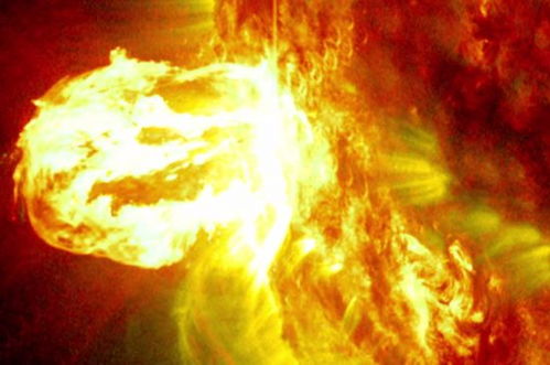 太阳耀斑爆发与地球的影响，一场宇宙中的风暴预警