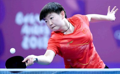 孙颖莎4-2逆袭王艺迪，笑傲赛场夺冠荣耀时刻