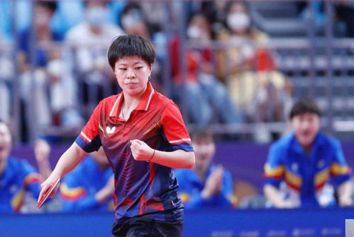 孙颖莎4-2逆袭王艺迪，笑傲赛场夺冠荣耀时刻