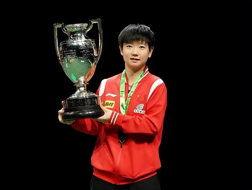 邱贻可晒与孙颖莎的合影，体育界的友情瞬间