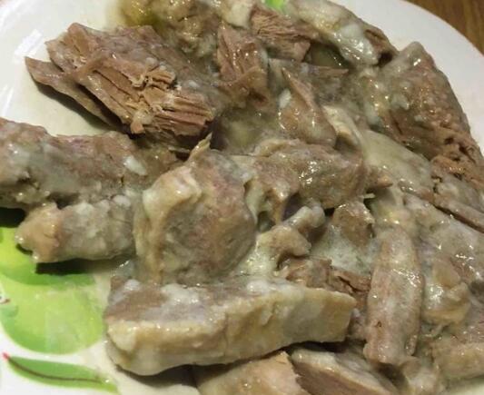 官方回应鸡皮排骨实为冷冻猪毛排