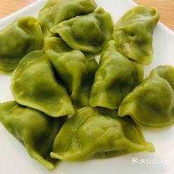 大娘在高铁站的饺子情深——参军小伙的温馨记忆