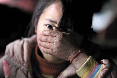 深度调查性侵智障女孩事件，黑暗中的呼唤与社会的反思