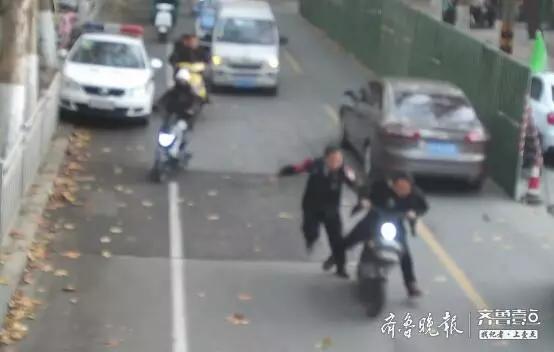 孩子在小区骑车被男子踹倒