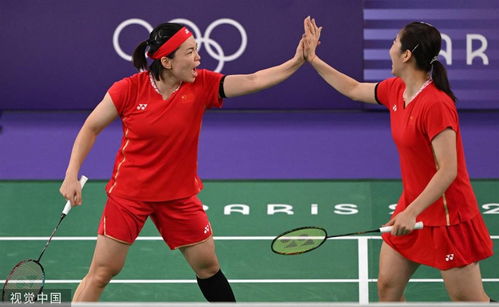 郑钦文逆转取胜进8强，毅力与智慧的较量