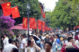 国庆假期人潮涌动，趵突泉鱼群难觅踪迹