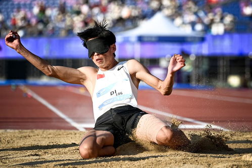 黄雨婷闪耀赛场，创造新世界纪录摘金