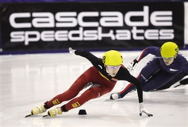 黄雨婷闪耀赛场，创造新世界纪录摘金