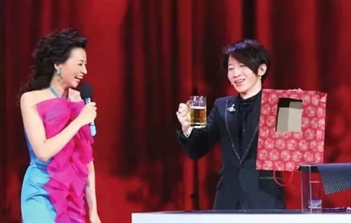 董卿携子共赏刘谦演出，探寻亲子与魔法的交织之美