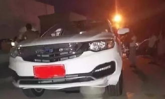 司机踩错油门引发惊魂瞬间，6秒连撞3车4人