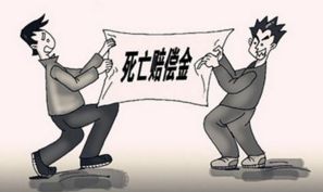 广东两男子争抢买单致墙塌受伤，消费纠纷引发意外