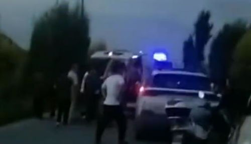 足球场惊现闪电惊魂，多人倒地一人不幸身亡
