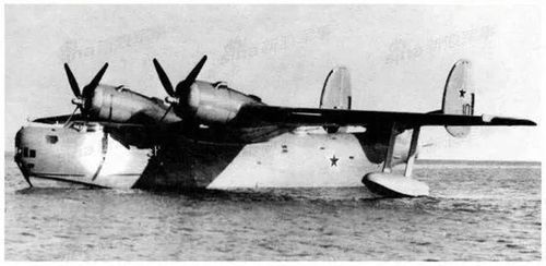 朴实无华，U型锁下的轰-6K机舱门