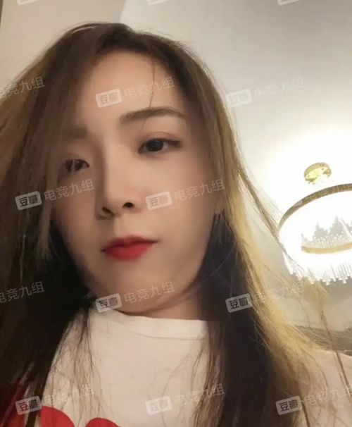 网友疑似过敏发现蘑菇在释放孢子，揭示生活中的微观奥秘