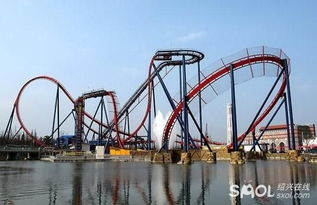 过山车卡半空，一场惊心动魄的冒险