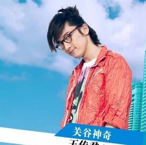 梁洛施与马浴柯街头携手，偶遇瞬间引热议