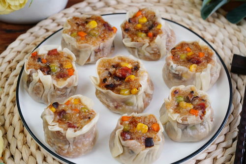 烧麦的魅力，女子在主干道停车排队买烧麦的故事