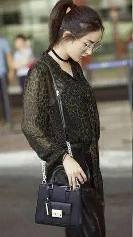 刘亦菲逛家具店，那些与按摩椅的不解之缘