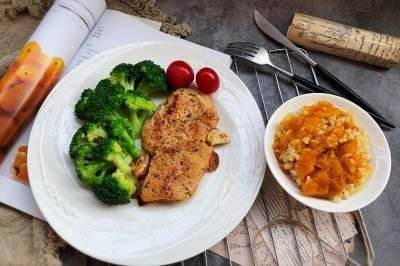 健康美味两不误，鸡胸脯肉的多款烹饪技巧