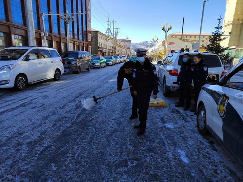 红灯下的温暖守护，老人安全出行的守护者