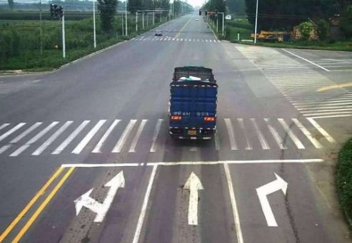 红灯停，绿灯行，闯红灯扣分规则及安全驾驶指南