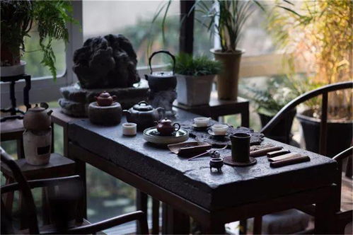 高锰酸钾溶液，生活中的紫色魔法师