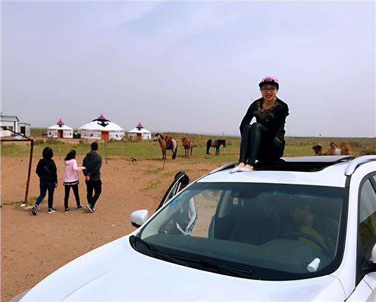 当铁马遇上铁马，摩托车与汽车碰刮后漏油的警示故事