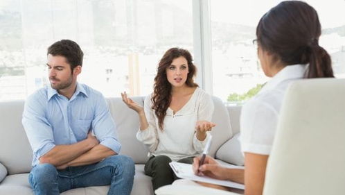 面对婚姻中的背叛，老公出轨后的心理调适与应对策略