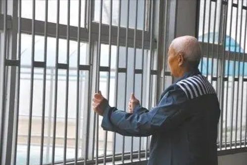 疫情下的自首，一个越狱30年逃犯的不平凡故事