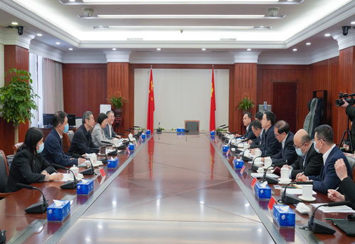 法学智慧与法治专业的深度融合，培养新时代的法律精英