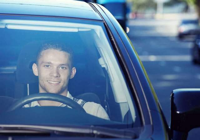 亲爱的车主朋友们，大家好！今天我们来聊聊一个每位车主都关心的话题—车险。在众多的车险种类中，哪些是我们必须购买的呢？别急，接下来我会用一些生动的例子和简明的解释，帮助您深入理解这个问题