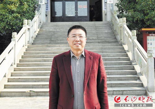 人大代表，桥梁与纽带，肩负人民重托