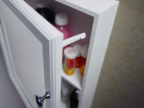 现金藏冰箱后失火，家庭财产安全与应急处理指南