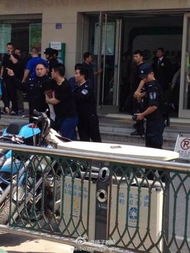 银行惊魂，持刀杀人事件背后的社会警示