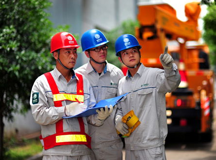 点亮安全之光，电力安全生产的守护之旅