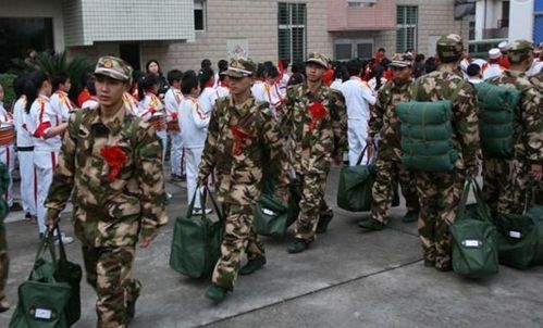 从校园到军营，大学生服兵役的挑战与机遇