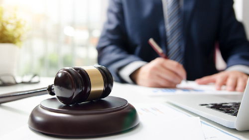 刑事案律师咨询：专业指导助您轻松应对法律困境，避免错误决策