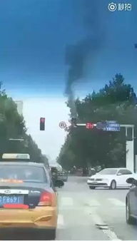 火焰吞噬公交的73秒，成都公交车燃烧事件背后的沉默真相与未被听见的呼救